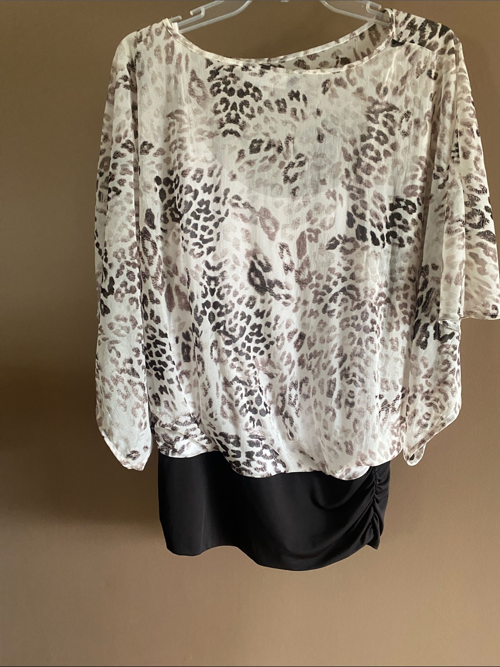 Jennifer Lopez White Tunic Top with Taupe Leopard Print